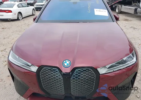 2024 BMW Ix xDrive50 z USA, uszkodzony, nr VIN WB523CF07RCN63482